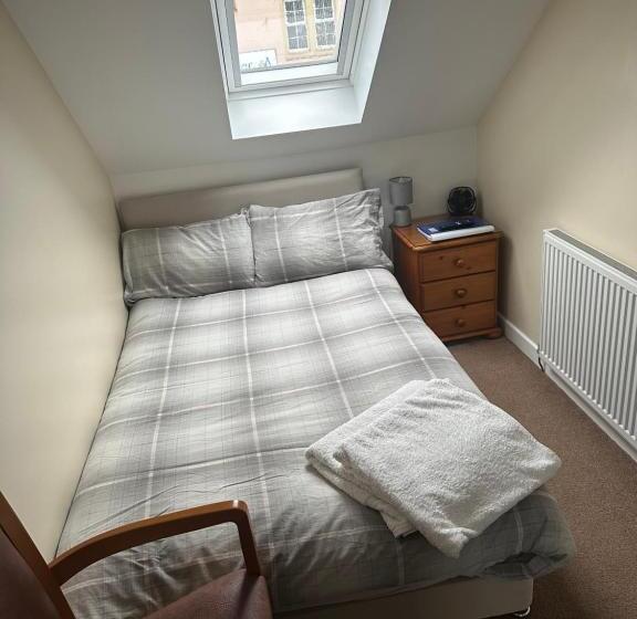エコノミールーム, 30 College Street, Buckhaven, Leven, Fife, Ky81jx
