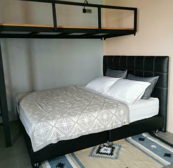 스탠다드 트리플 룸, The 8 Hostel Buriram