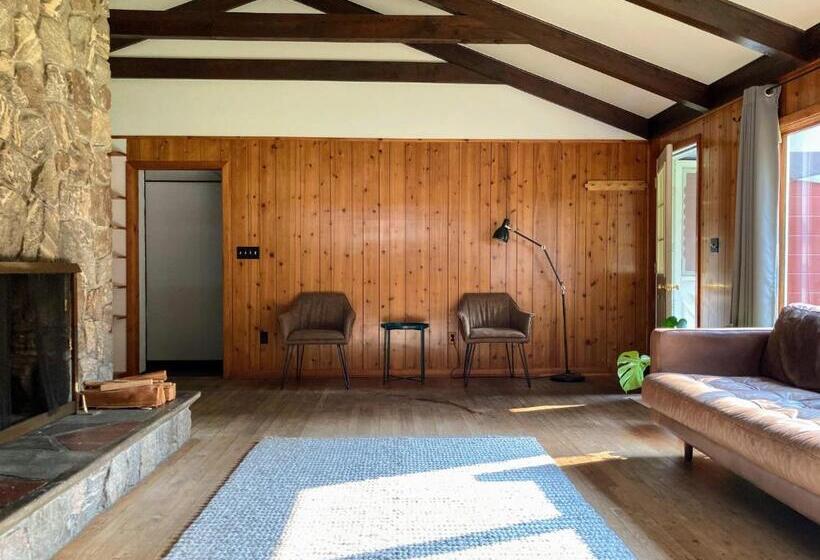 Дом 2 Спальни, The Lorca Adirondacks Motel