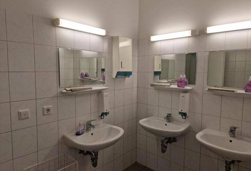 Номер Стандарт Четырехместный Совместный Санузел, Schloss Rothenklempenow