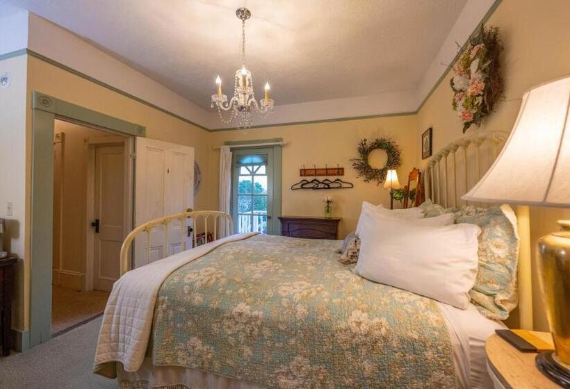 Номер Стандарт, Clementine S Guest House & Vacation Rentals