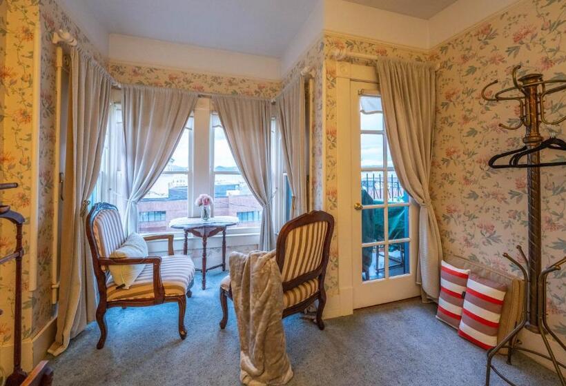 Люкс Вид на Реку, Clementine S Guest House & Vacation Rentals