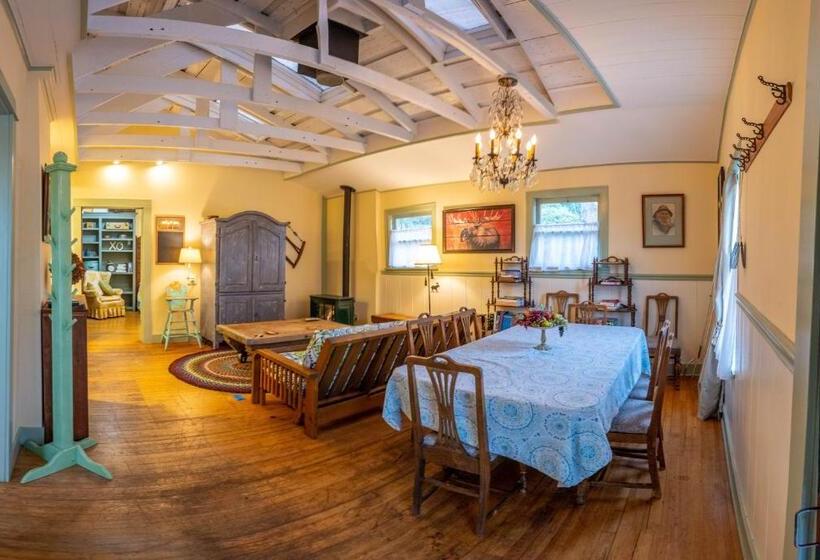 Family Suite, Clementine S Guest House & Vacation Rentals