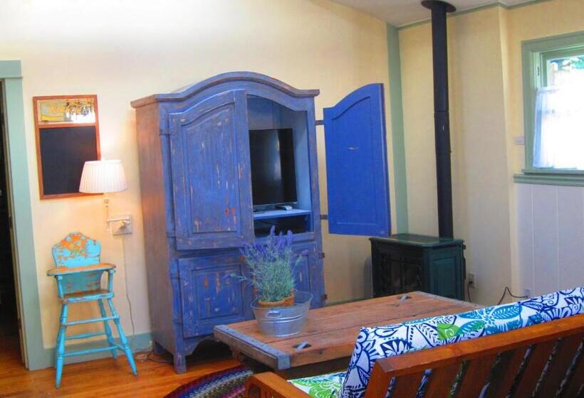 Family Suite, Clementine S Guest House & Vacation Rentals