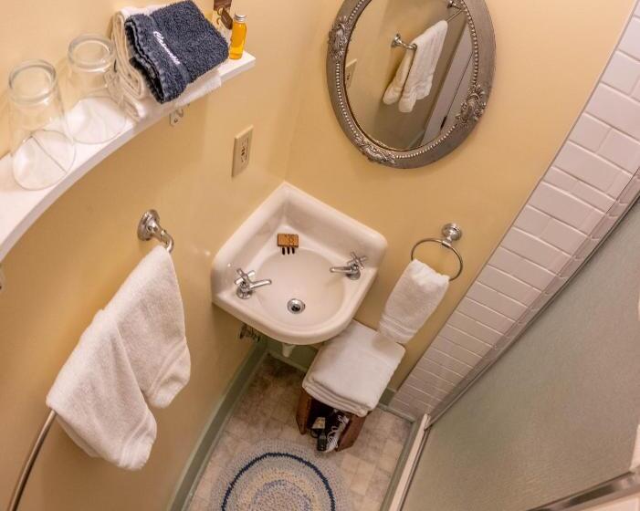 Студия Стандарт, Clementine S Guest House & Vacation Rentals