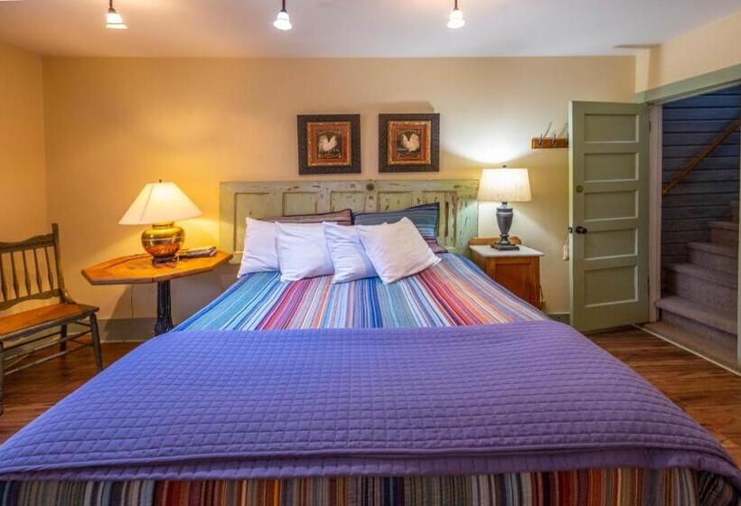Студия Стандарт, Clementine S Guest House & Vacation Rentals