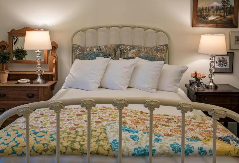 Номер Стандарт, Clementine S Guest House & Vacation Rentals