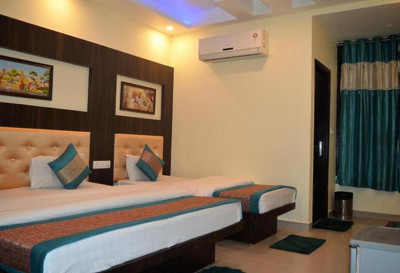 Standard Triple Room, Cottage Ganga Inn