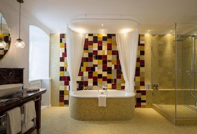 Suite, La Maison