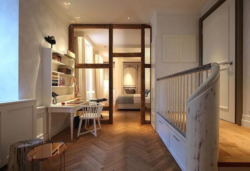 Suite, La Maison