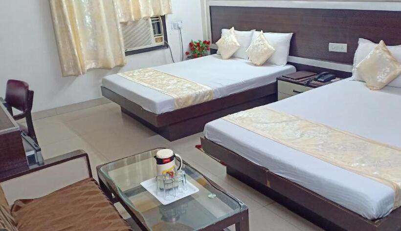 Семейный Номер, Su Shree Continental 5 Minutes Walk From New Delhi Railway Station