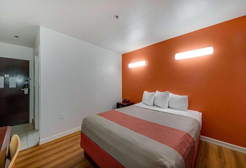 장애인을 위한 스탠다드 룸, Motel 6mcallen, Tx  East