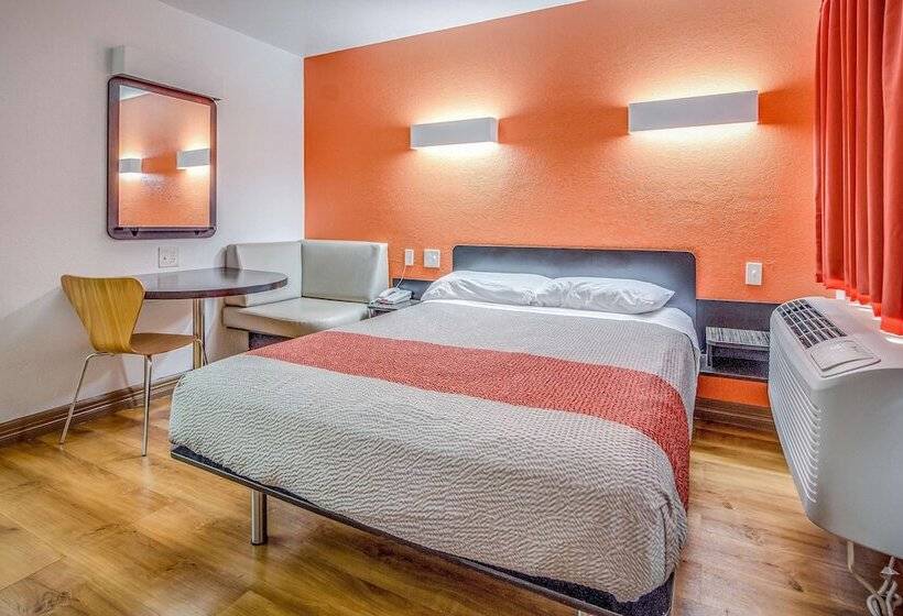 Номер Deluxe, Motel 6 Conroe, Tx