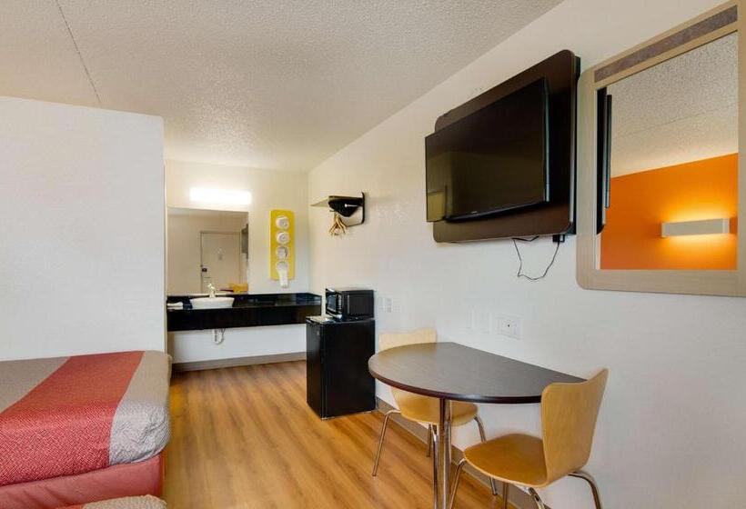Номер Стандарт, Motel 6salina, Ks