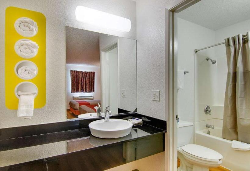 اتاق استاندارد چهار تخته, Motel 6salina, Ks