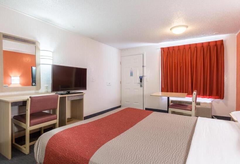 Номер Deluxe, Travelodge By Wyndham Lansing