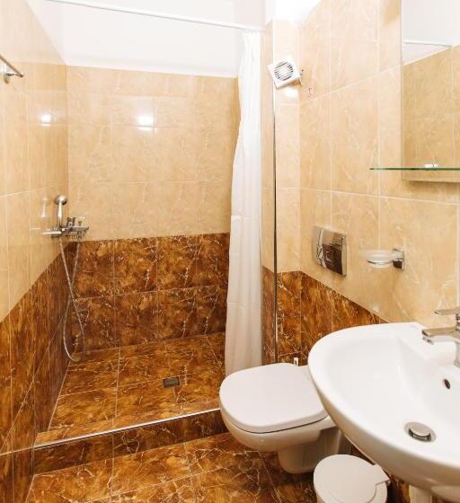 Suite, Nikos