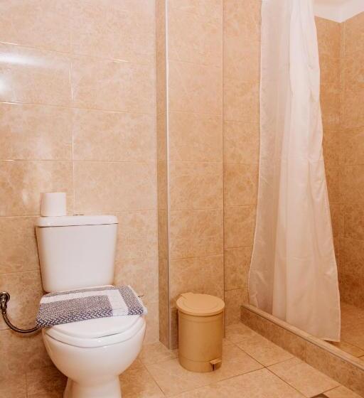 Habitación Estándar, Nikos