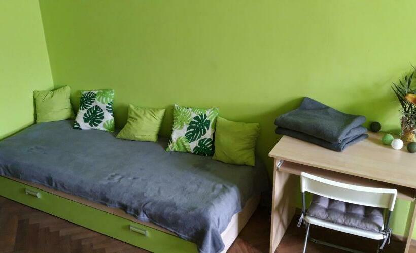 اتاق استاندارد با سرویس بهداشتی مشترک, Hostel Centrum Sabot