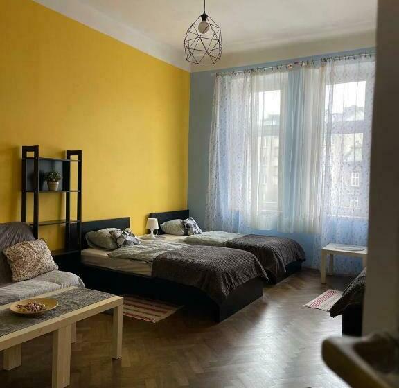 اتاق استاندارد چهارنفره با سرویس بهداشتی مشترک, Hostel Centrum Sabot