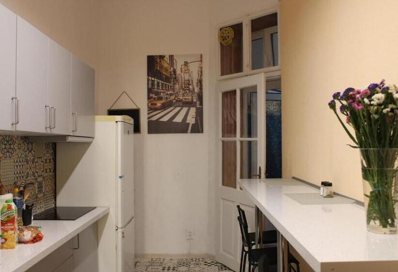 تختخواب در اتاق مشترک, Hostel Centrum Sabot