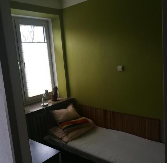 اتاق استاندارد چهار تخته, Kwatery Pracownicze Tolek