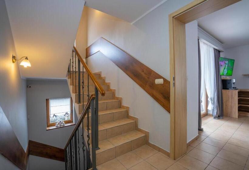 اتاق استاندارد سه نفره, Willa Pod Szrenicą 2