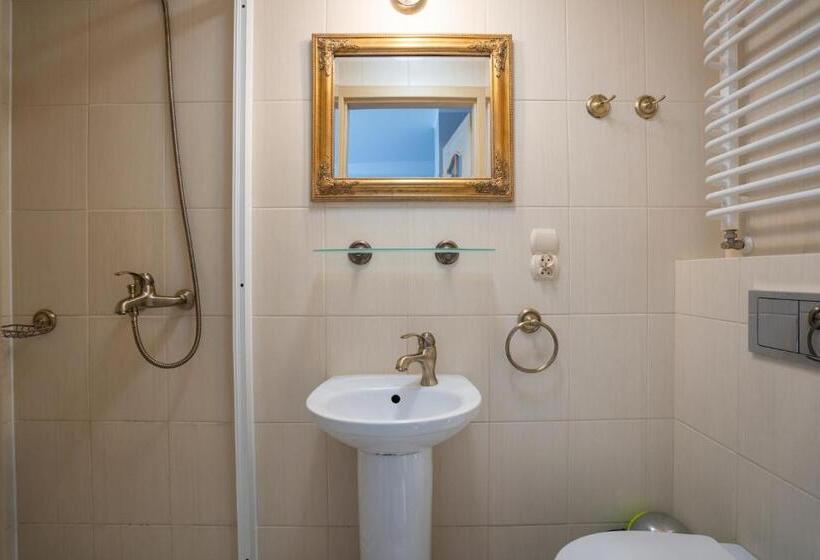 اتاق استاندارد سه نفره, Willa Pod Szrenicą 2