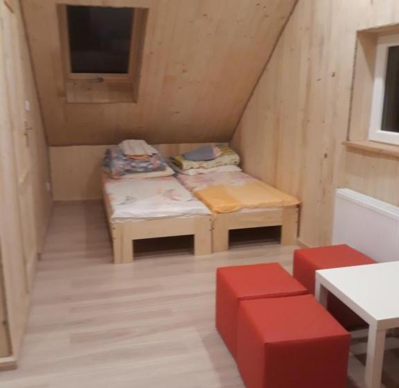 四人标准间, Domek Pod Akacjami