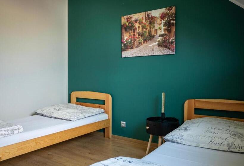 Номер Стандарт Трехместный, Hostel W Ogrodzie