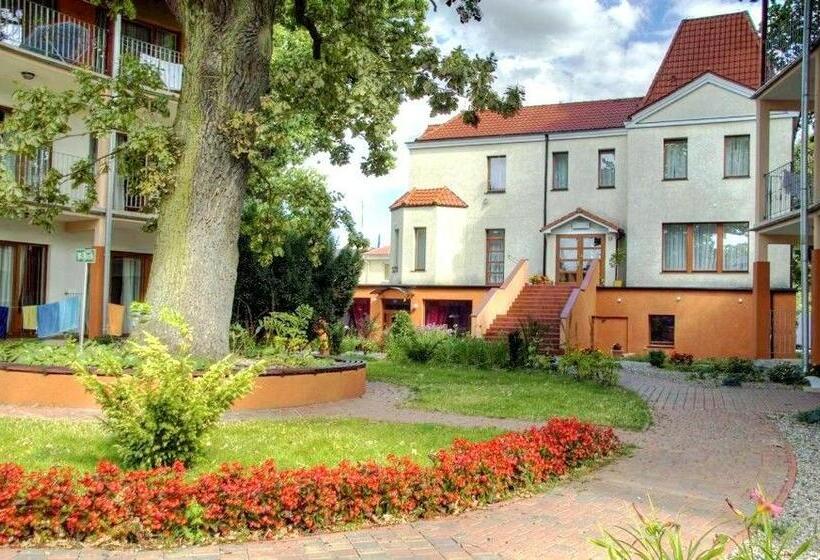 اتاق استاندارد سه تخته با بالکن, Rezydencja 5 Dębów