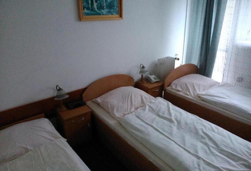 Номер Стандарт Трехместный, Hostel Refleks