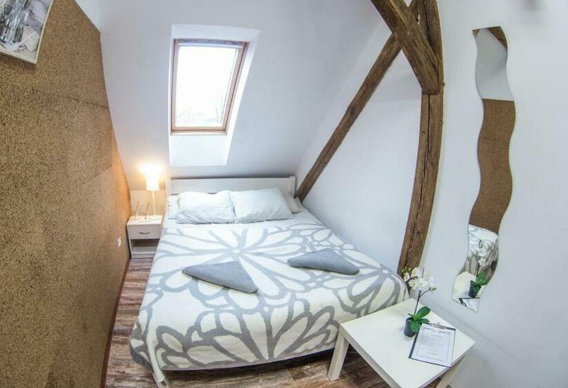 Номер Стандарт Совместная Ванная, Fitness Hostel   Restauracja, Darmowy Parking I Siłownia