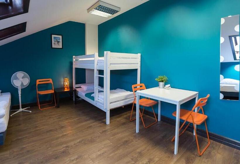 Семейный Номер Совместный Санузел, Hello Hostel & Apartments