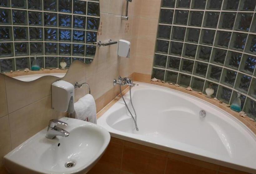 Номер Deluxe, Motel Za Miedzą