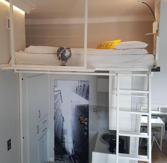 Студия Стандарт, Planet Hostel
