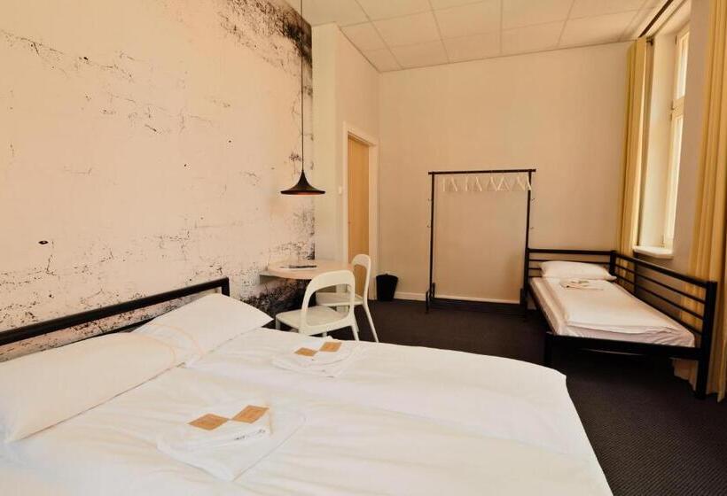 Трехместный Номер Стандарт Совместная Ванная, Sleep In Hostel & Apartments Stary Rynek