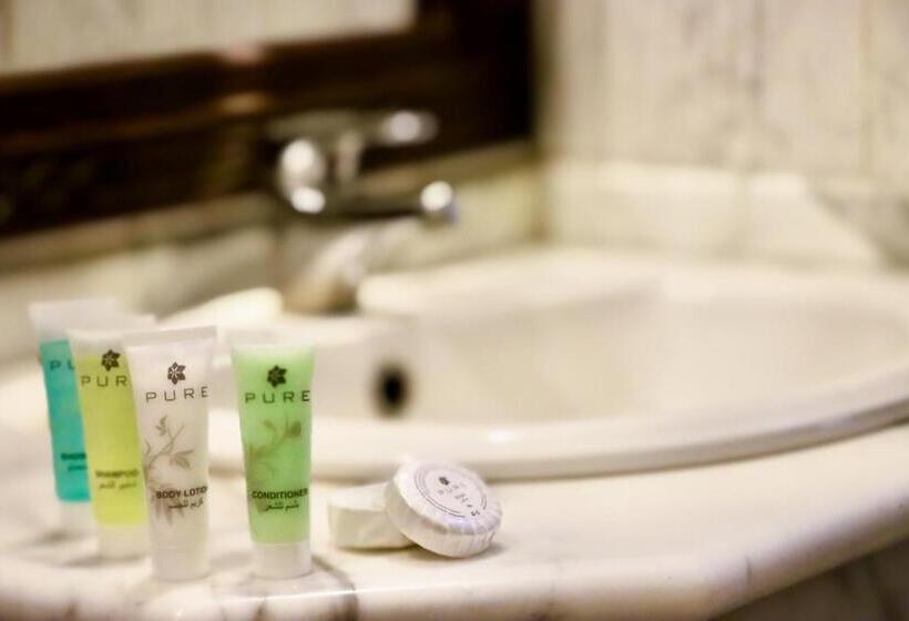 اتاق استاندارد یک نفره, The Rn Hotels