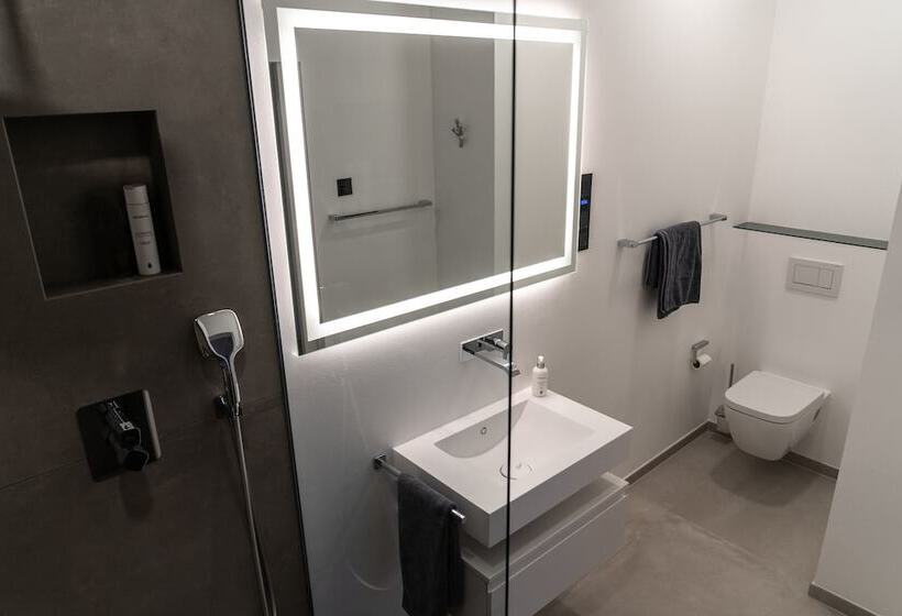 חדר דלוקס, The Newsha Signature Home