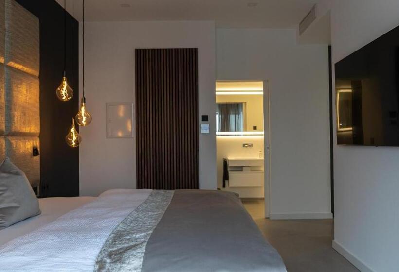 חדר דלוקס, The Newsha Signature Home