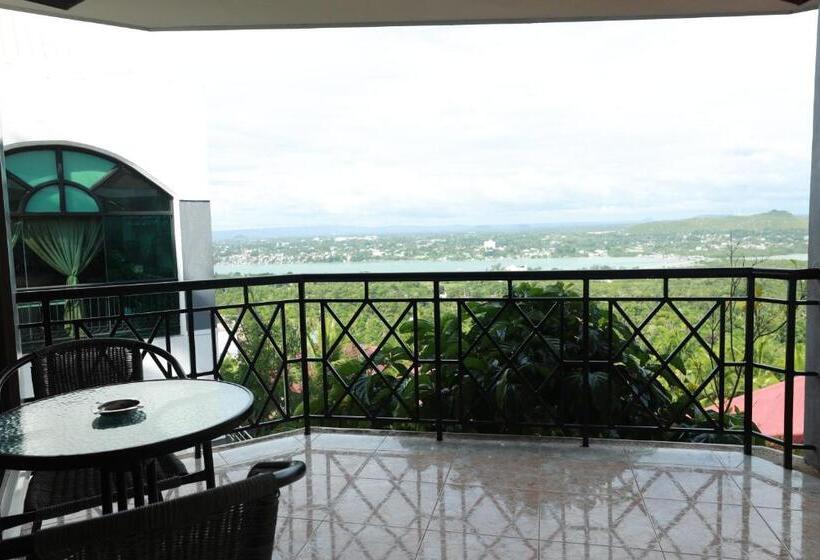 اتاق لوکس با بالکن و چشم‌انداز دریا, Bohol Plaza Mountain Resort And Restaurant