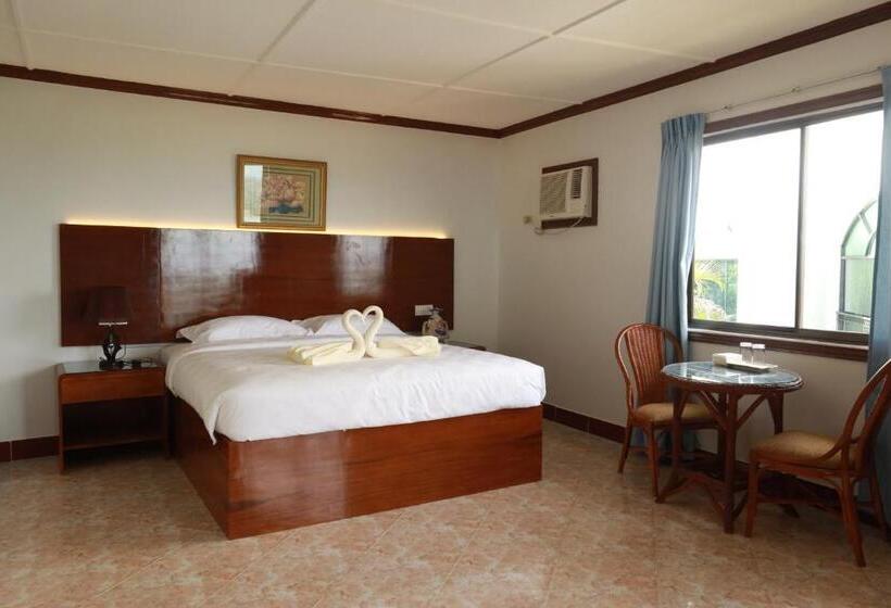 اتاق لوکس با بالکن و چشم‌انداز دریا, Bohol Plaza Mountain Resort And Restaurant