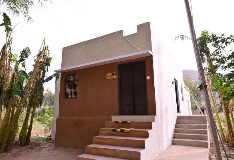 اتاق لوکس, Namanbagh