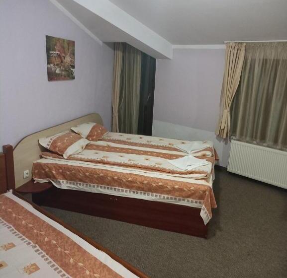 Quarto Triplo Estandar, Petar Guest House