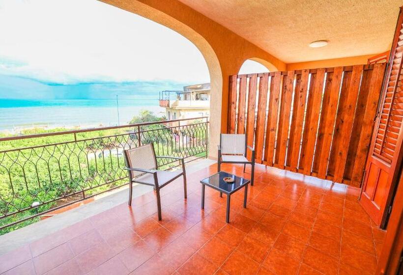 اتاق استاندارد با چشم‌انداز دریا, B&b Giardino Dei Cedri