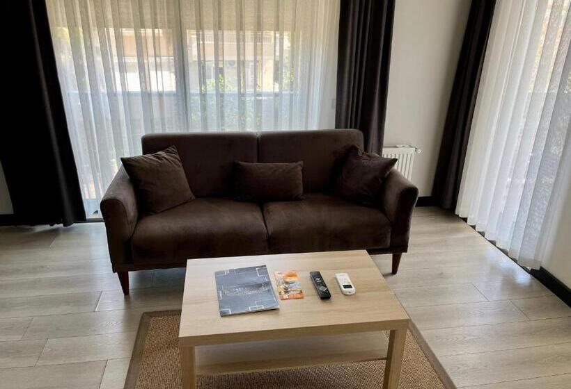 اتاق استاندارد با بالکن, Eluxi̇o Sui̇te