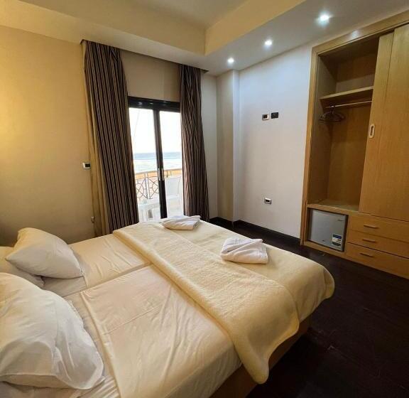 اتاق لوکس با بالکن و چشم‌انداز دریا, Sea View House