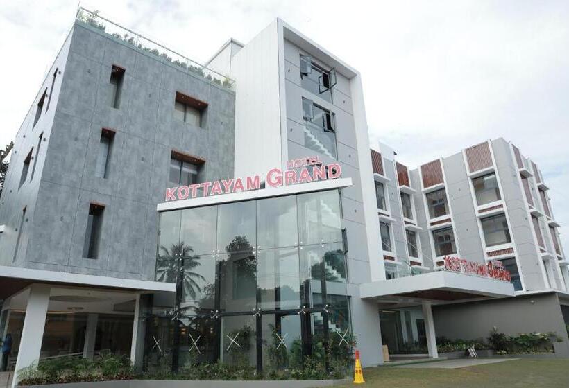 Номер Deluxe, Kottayam Grand