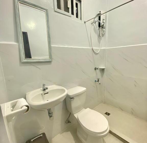 Студио Стандарт с Балконом, La Casa Blanca Binoclutan Beach Resort