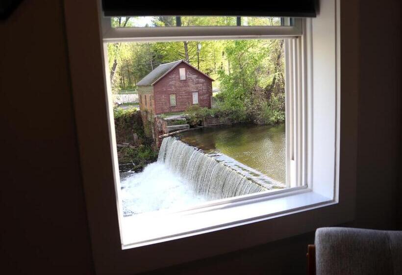Люкс Повышенной Комфортности, Old Mill Inn